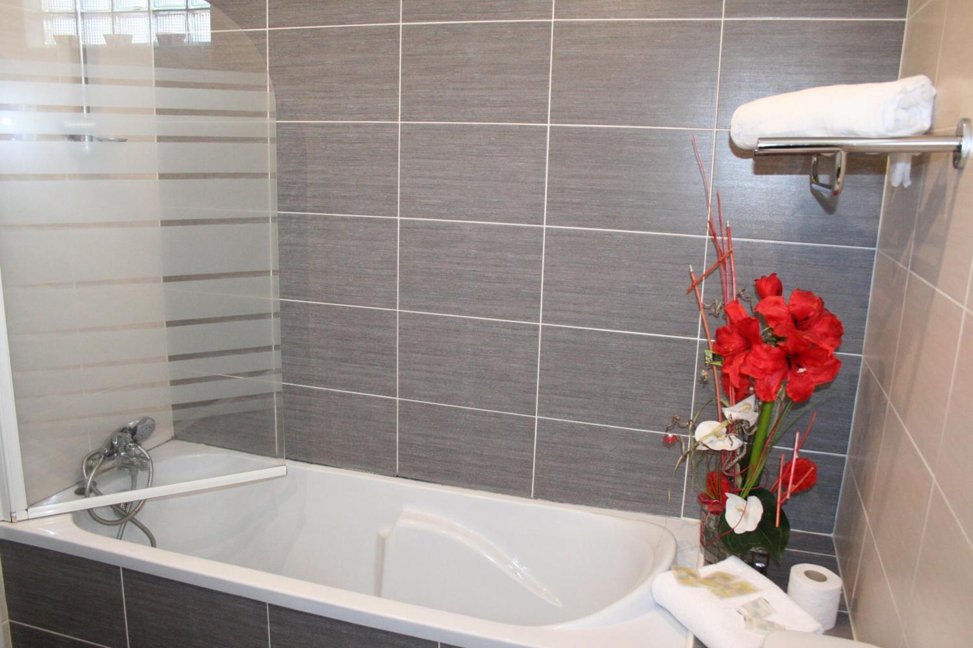 Hotel Les Italiens Biscarrosse Zimmer foto